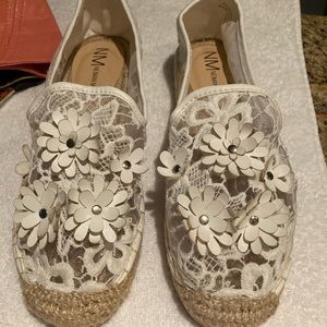 Neiman Marcus white with flowers espadrilles size 10 B new with tags